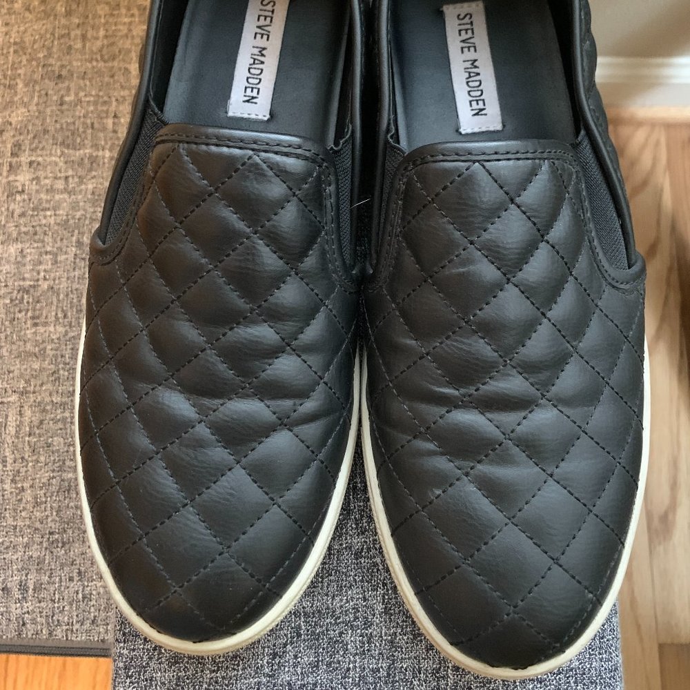 Steven Madden ecentrcq size 9 quilted slip on flats black